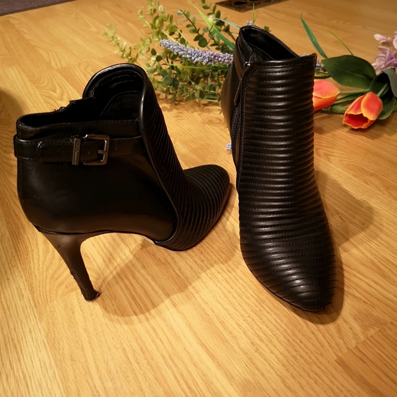 BCBGeneration Benci Quilted Black Ankle Booties - Picture 10 of 16